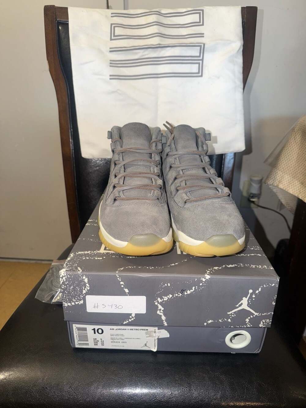 Air Jordan 11 Retro Premium Grey Suede Size 10 914433-003 VERY RARE SIZE